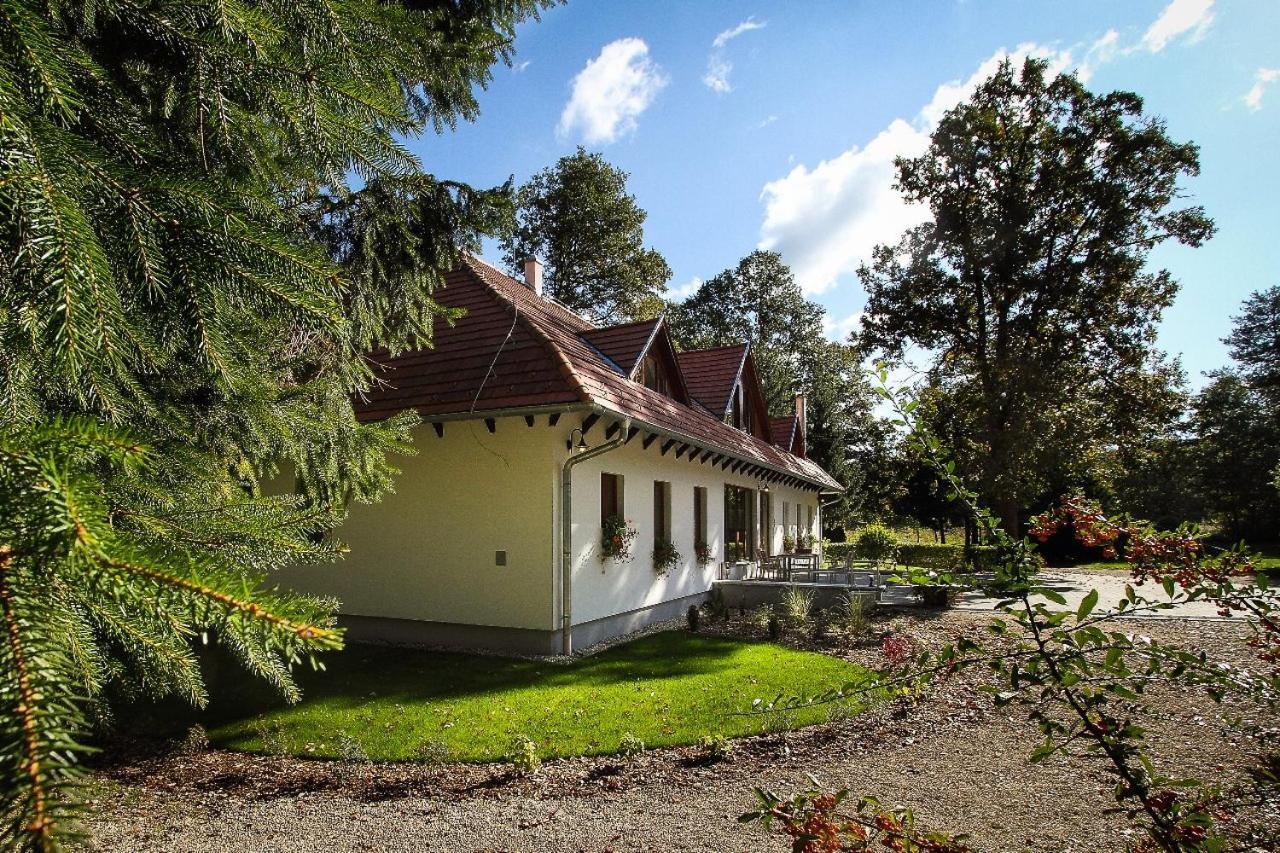 Hódoséri Vadászház Bakonyszentlaszlo Esterno foto