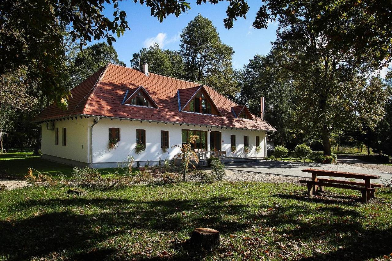 Hódoséri Vadászház Bakonyszentlaszlo Esterno foto